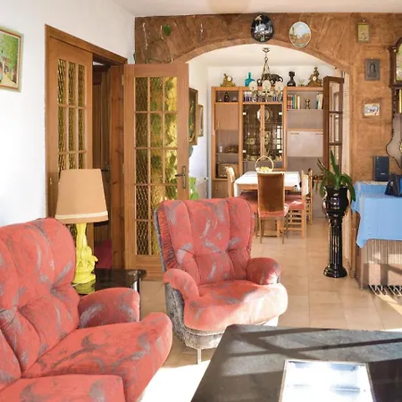بيت للعطل Three-bedroom Holiday In