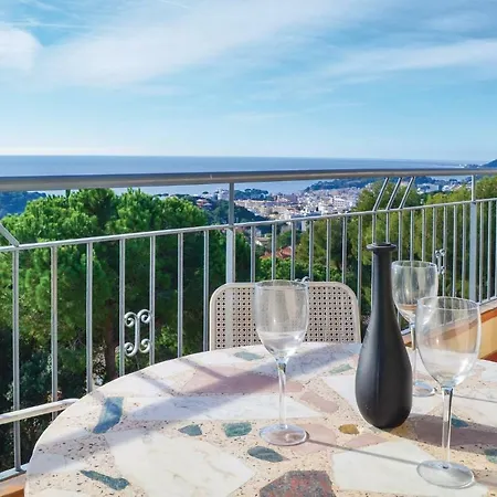 Three-bedroom Holiday In بيت للعطل يوريت دي مار