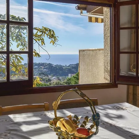 Three-bedroom Holiday In